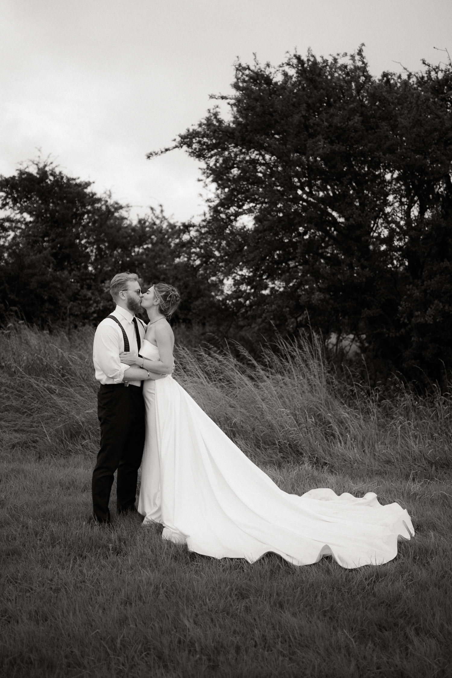 FAMILY HOME FARM WEDDING PHOTOGRAPHY LLANTWIT MAJOR 026 FAMILY HOME FARM WEDDING PHOTOGRAPHY LLANTWIT MAJOR 026